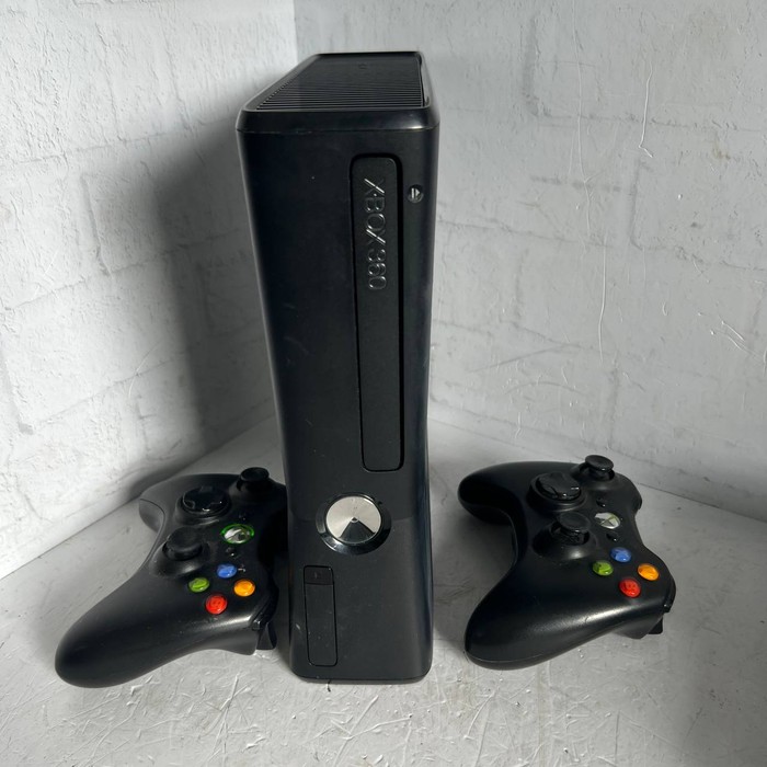 Игровая приставка Microsoft Xbox 360