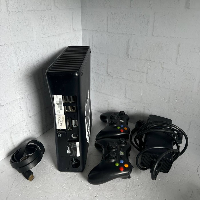 Игровая приставка Microsoft Xbox 360