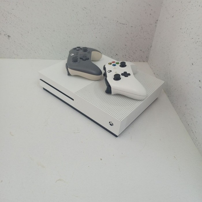 Игровая приставка Microsoft Xbox One 500 ГБ  S
