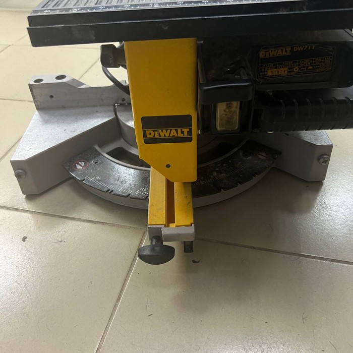 Циркулярная пила DeWALT DW 711