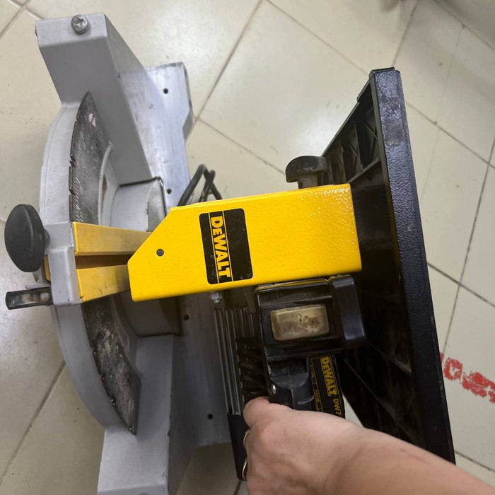 Циркулярная пила DeWALT DW 711