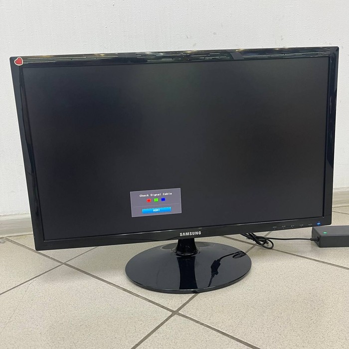 Монитор Samsung ls24d300