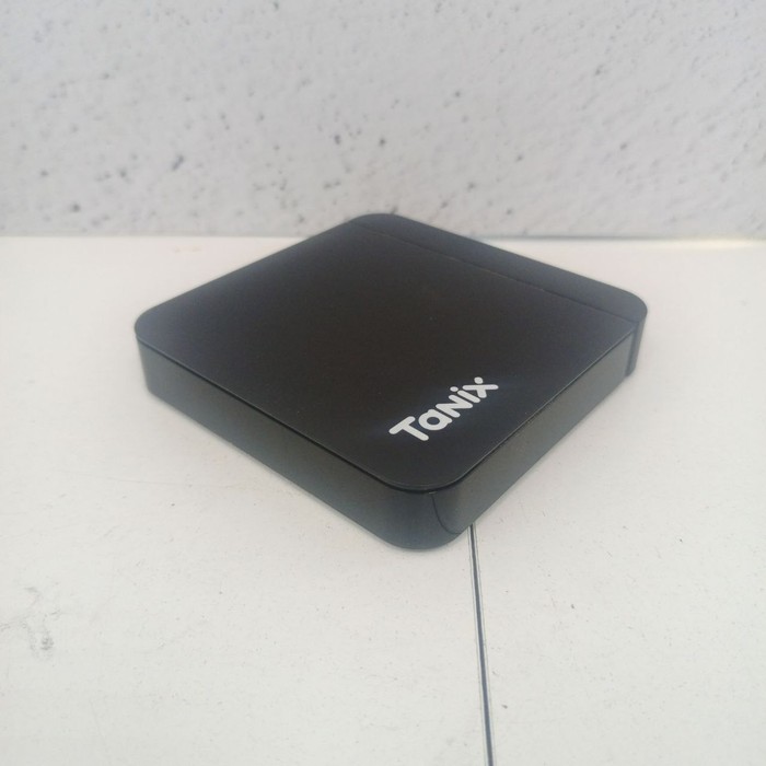 Приставка Tanix W2