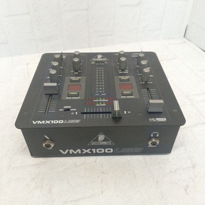 Микшерный пульт Behringer VMX100USB