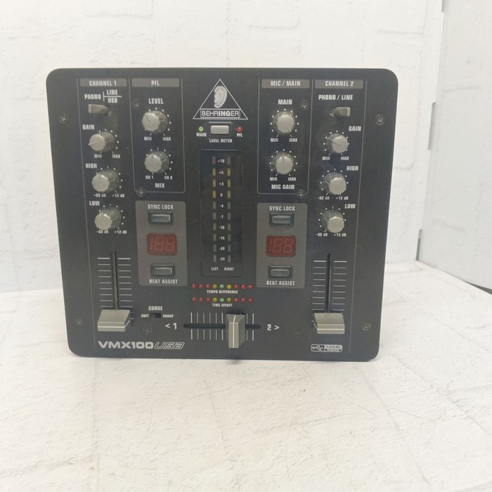 Микшерный пульт Behringer VMX100USB