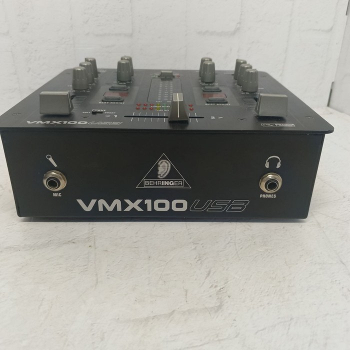 Микшерный пульт Behringer VMX100USB