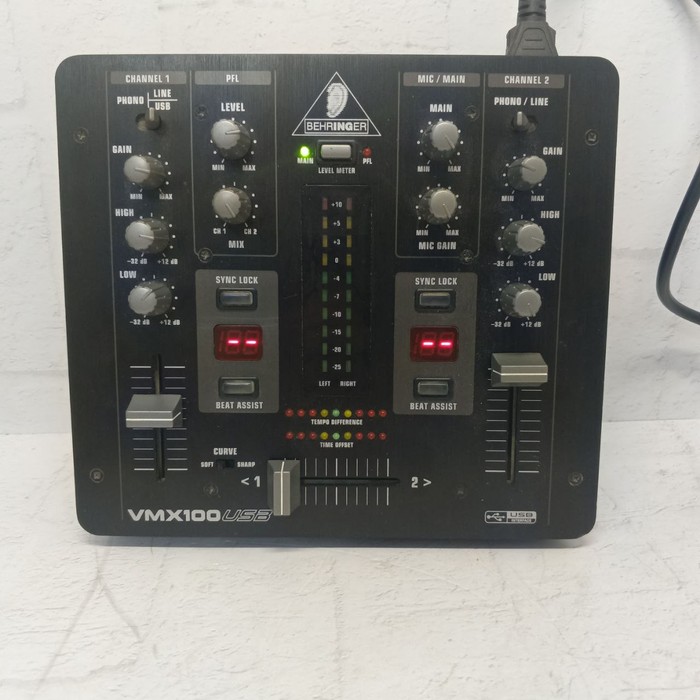 Микшерный пульт Behringer VMX100USB