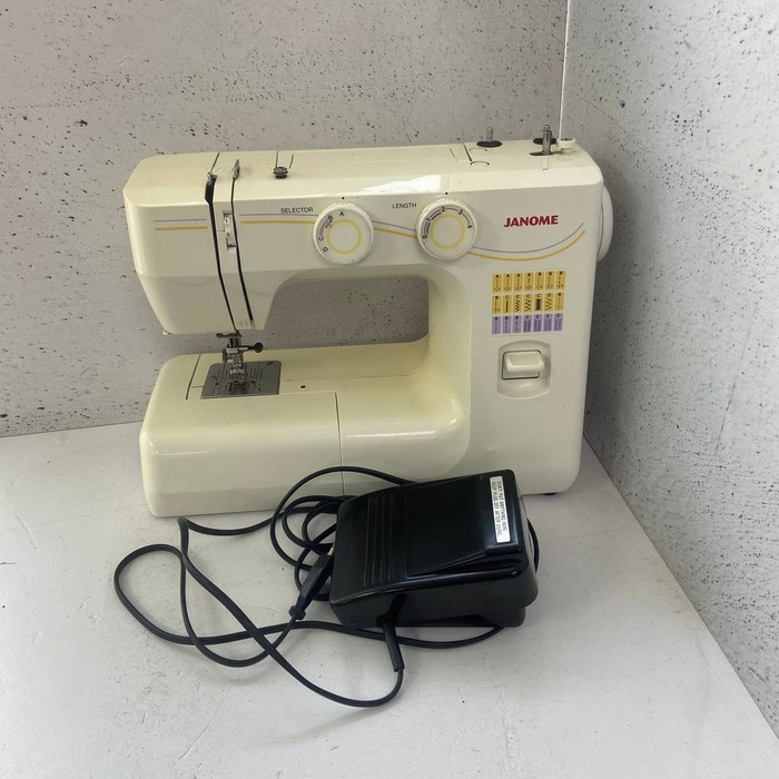 Швейная машина Janome 1143