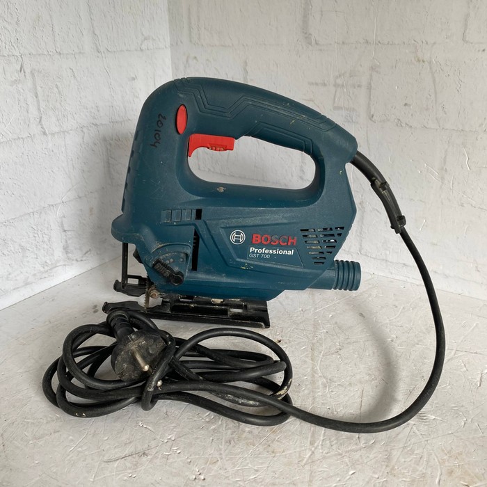 Лобзик Bosch GST700