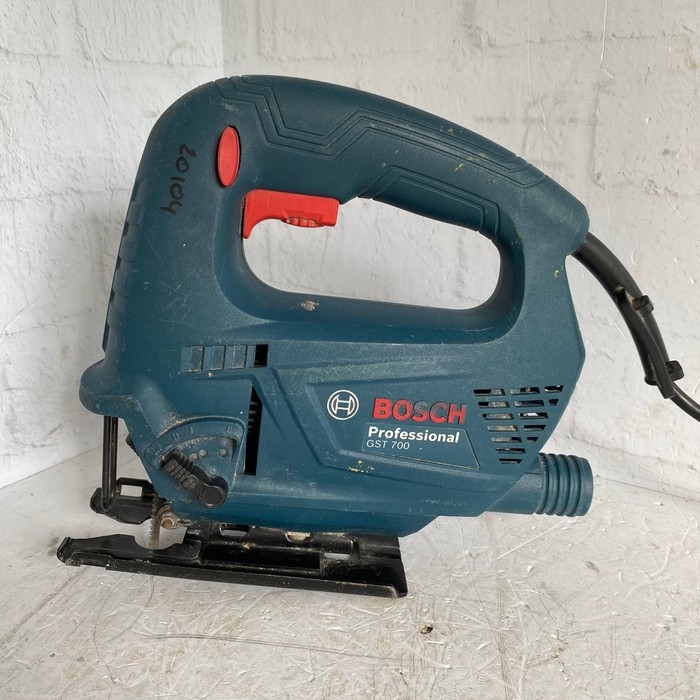Лобзик Bosch GST700