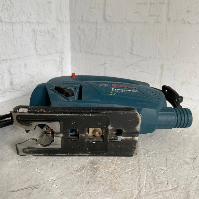 Лобзик Bosch GST700