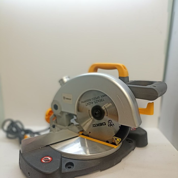 Торцовочная пила Deko DKMS1200-190