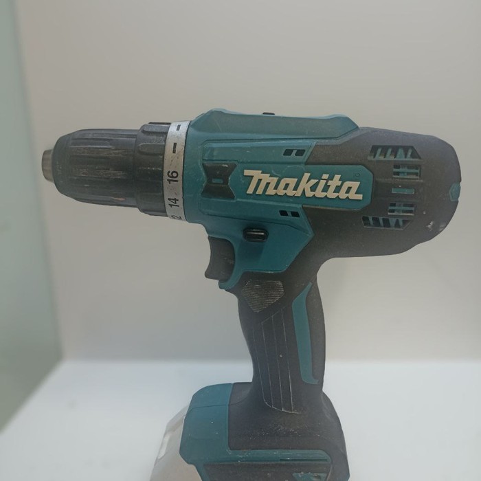 Шуруповерт Makita DF488D