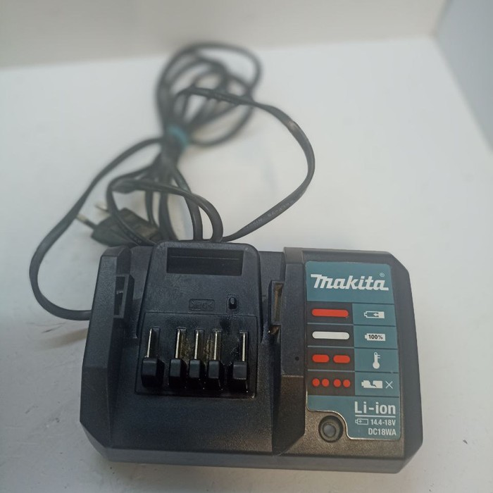 Шуруповерт Makita DF488D