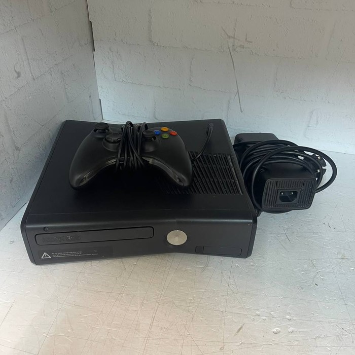 Игровая приставка Microsoft Xbox 360 S