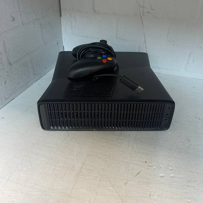 Игровая приставка Microsoft Xbox 360 S