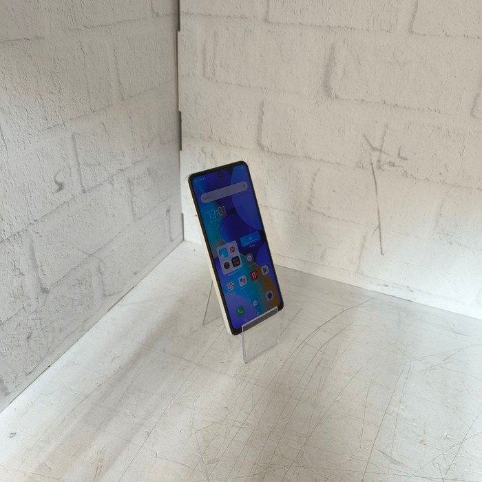 Смартфон Tecno Spark 10 Pro 4/128 Серебристый