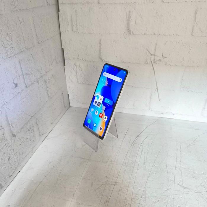 Смартфон Tecno Spark 10 Pro 4/128 Серебристый