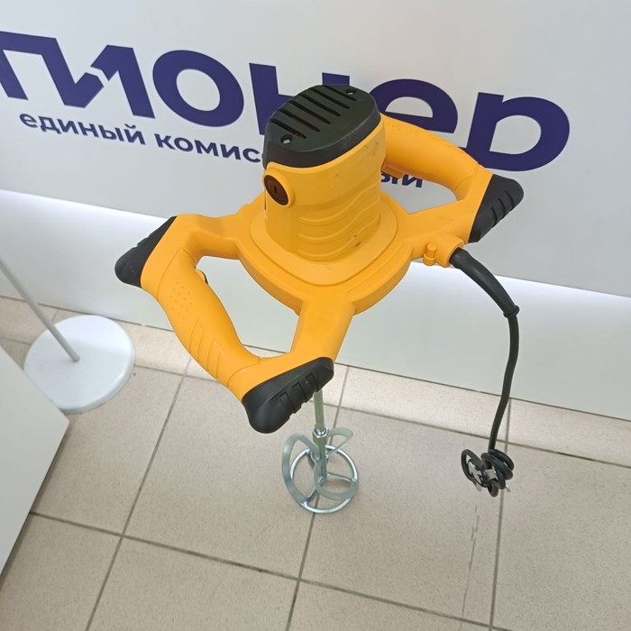 Строительный миксер DeWalt UT01880