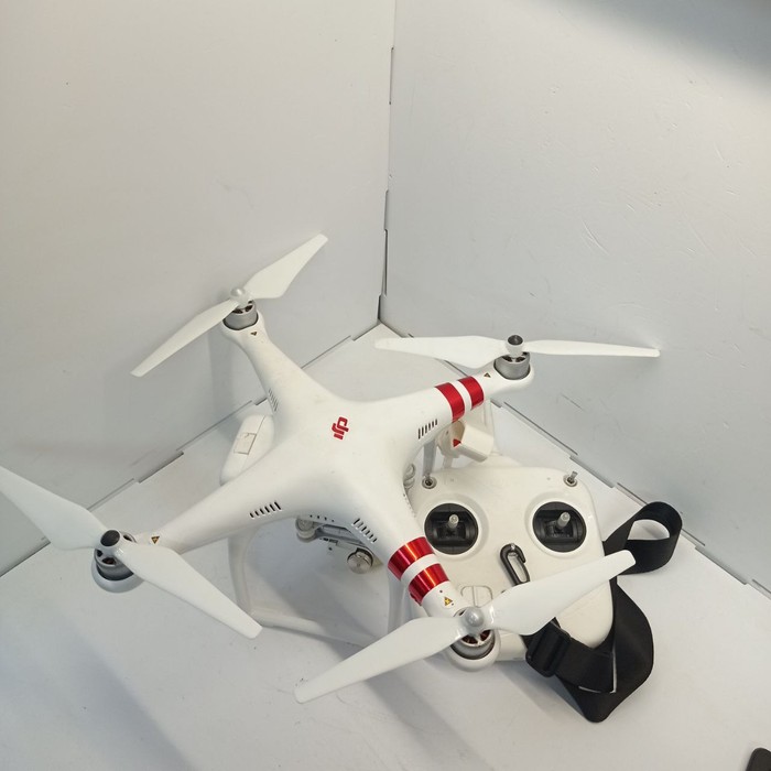 Квадрокоптер DJI Phantom 3 Professional  dji phantom 3 standard