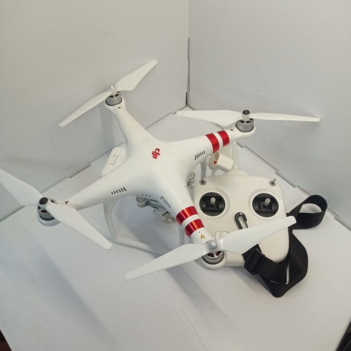 Квадрокоптер DJI Phantom 3 Professional  dji phantom 3 standard
