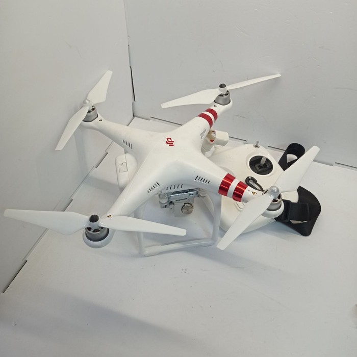 Квадрокоптер DJI Phantom 3 Professional  dji phantom 3 standard