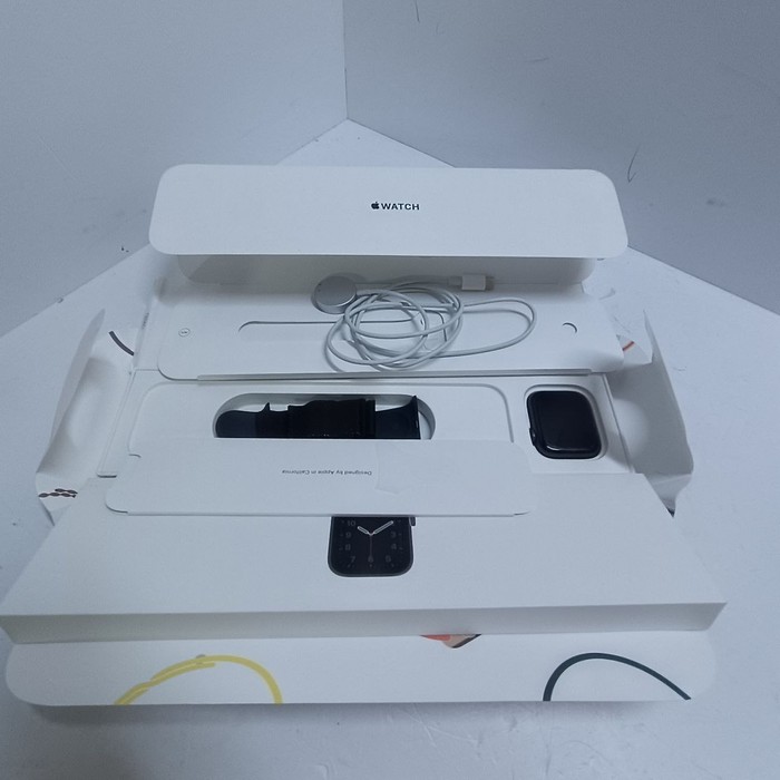 Смарт-часы Apple Watch SE (2022) 44mm