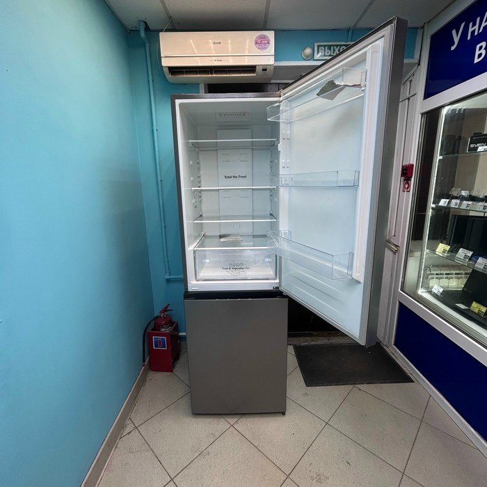 Холодильник Hisense RB390N4AD1