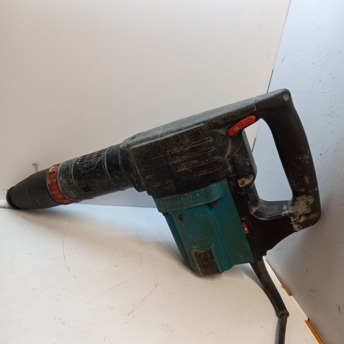 Отбойный молоток Makita HM1202C