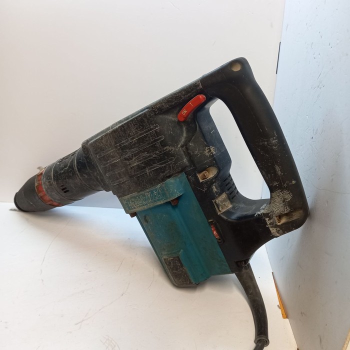 Отбойный молоток Makita HM1202C