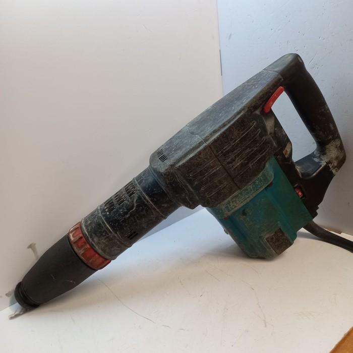 Отбойный молоток Makita HM1202C