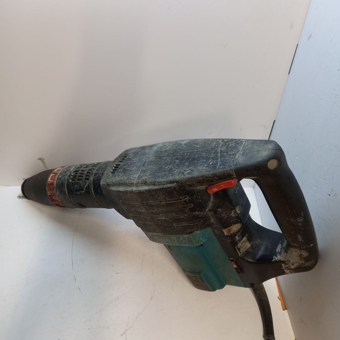 Отбойный молоток Makita HM1202C