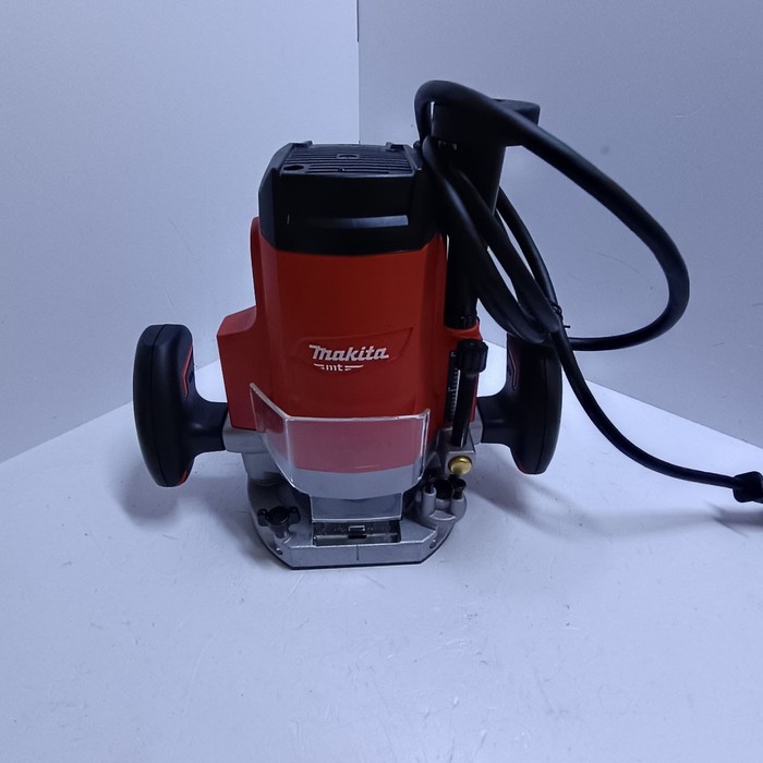 Фрезер Makita M3602