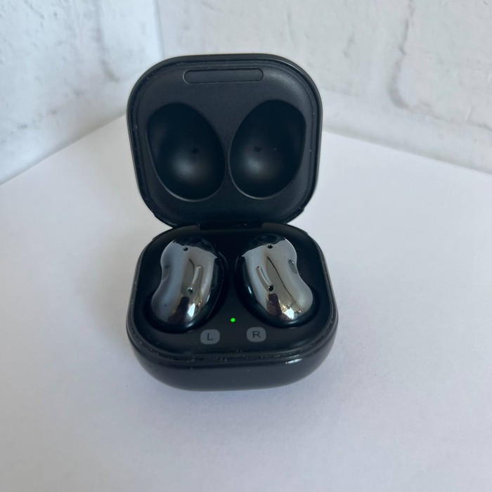 Беспроводные наушники Samsung Galaxy Buds Live
