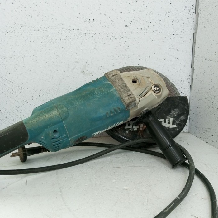 Болгарка Makita GA 9020