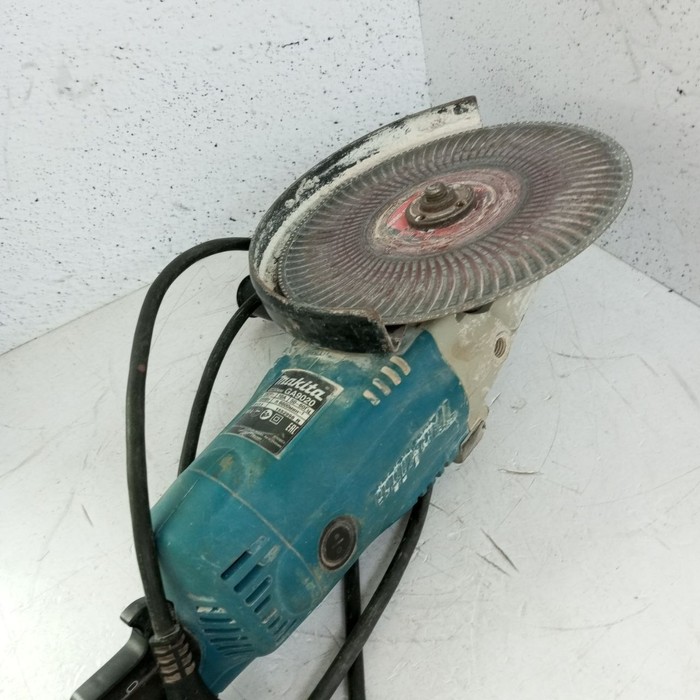 Болгарка Makita GA 9020