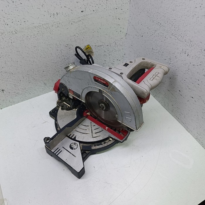 Торцовочная пила Зубр ЗПТ-210-1400-Л