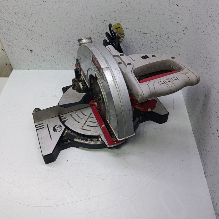 Торцовочная пила Зубр ЗПТ-210-1400-Л