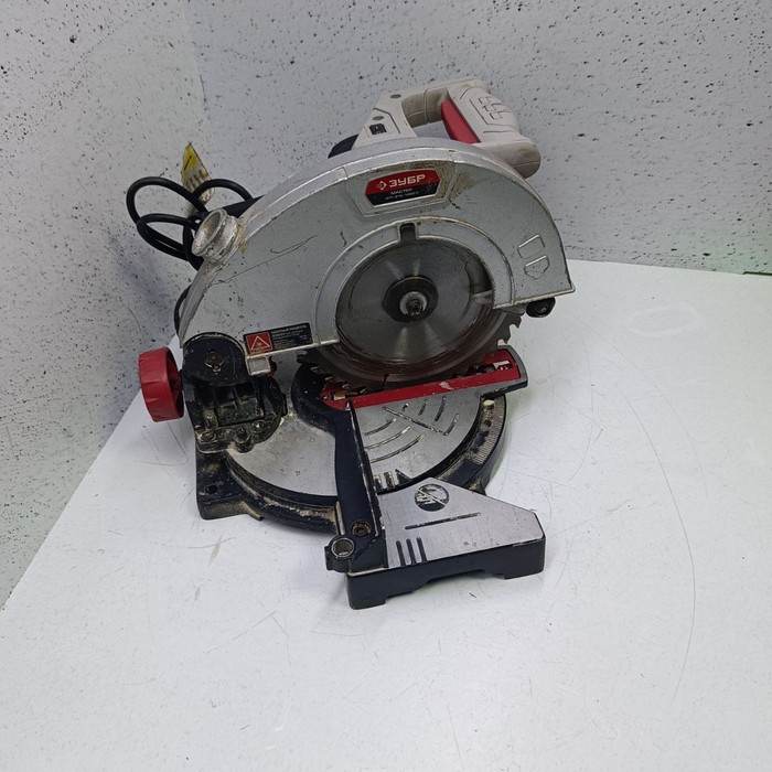 Торцовочная пила Зубр ЗПТ-210-1400-Л