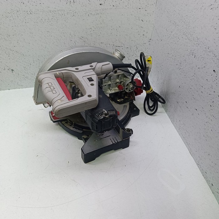 Торцовочная пила Зубр ЗПТ-210-1400-Л