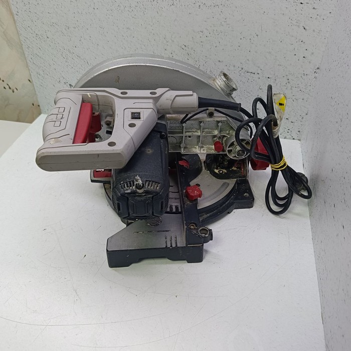 Торцовочная пила Зубр ЗПТ-210-1400-Л