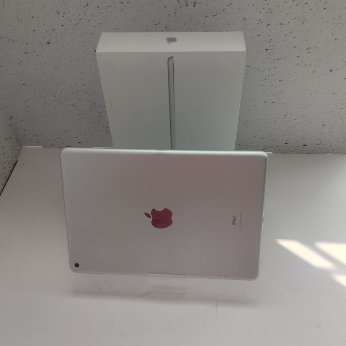 Планшет Apple (9-го поколения) (2021) 4/64 Серебристый