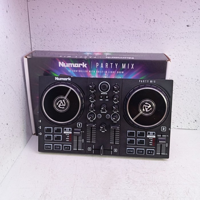 Микшерный пульт NUMARK Party mix