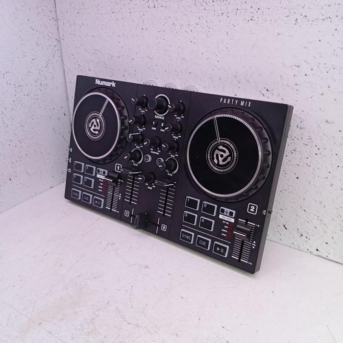 Микшерный пульт NUMARK Party mix