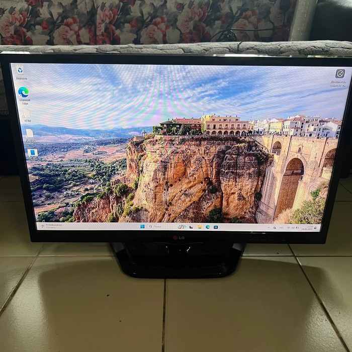 Телевизор LG 29LN450U