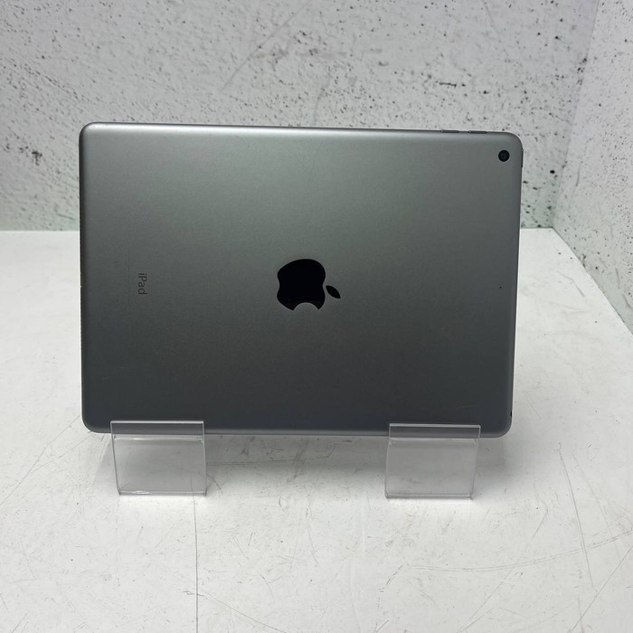 Планшет Apple iPad (5-го поколения) (2017) 4/128 Серебристый