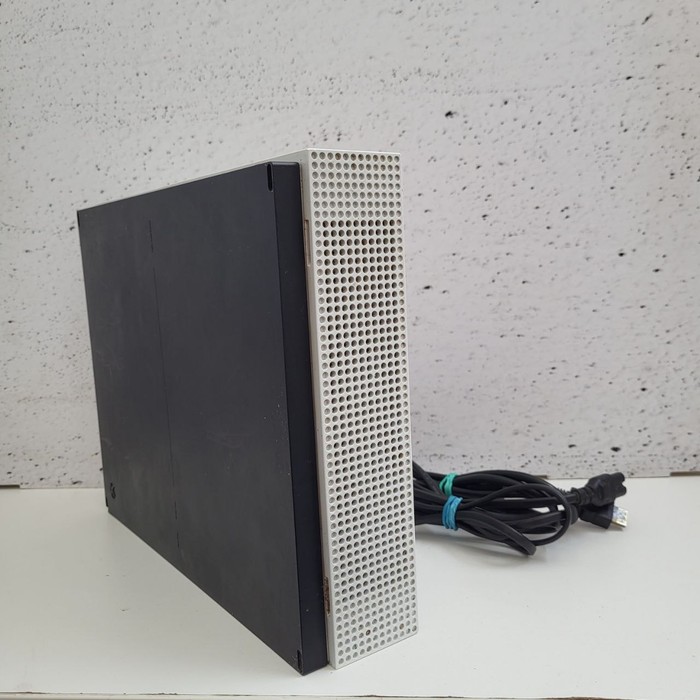 Игровая приставка Microsoft Xbox One S