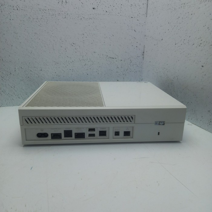 Игровая приставка Microsoft Xbox One 350 ГБ