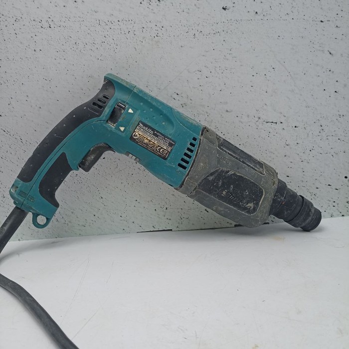 Перфоратор Makita HR2470