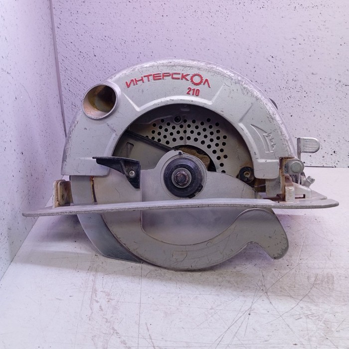 Циркулярная пила Интерскол ДП-210/1900М